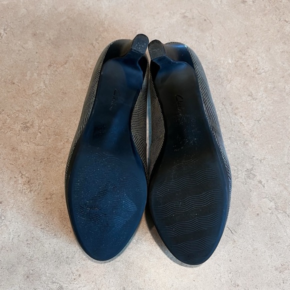 Clarks Python Snake Print Leather Comfort Heels Pumps Sz 7 - Picture 7 of 7